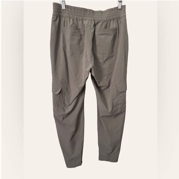 EXCELLENT CONDITION WOMEN’S SIZE 8 ATHLETA TAUPE CHELSEA CARGO PANTS - Picture 3 of 11